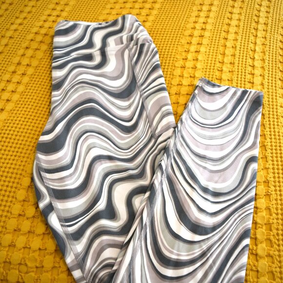 PINK Grey/White High Waist Athletic Leggings Size Large - Picture 1 of 7
